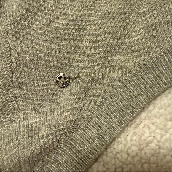 Lululemon Gray Cabin Yogi Wrap
Heathered Medium Grey Hooded Cardigan Sweater - Picture 7 of 13